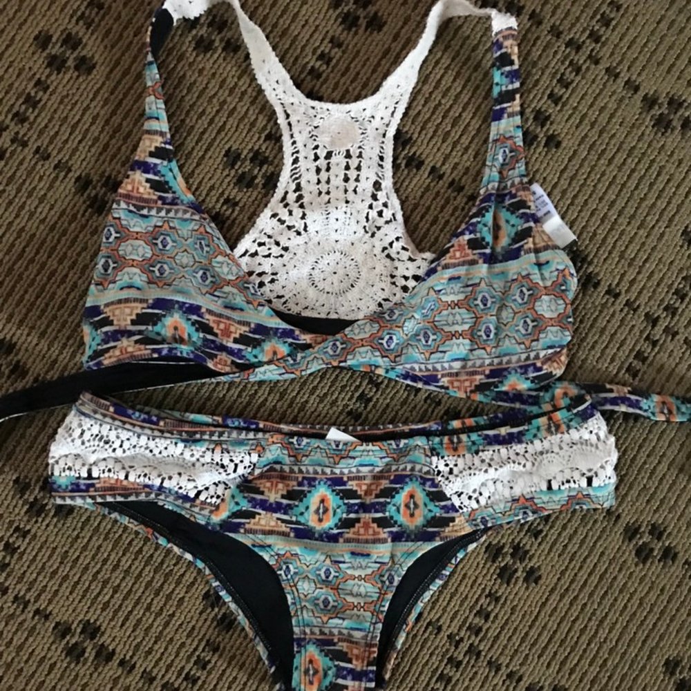 L*space Bikini, Crochet Detailing